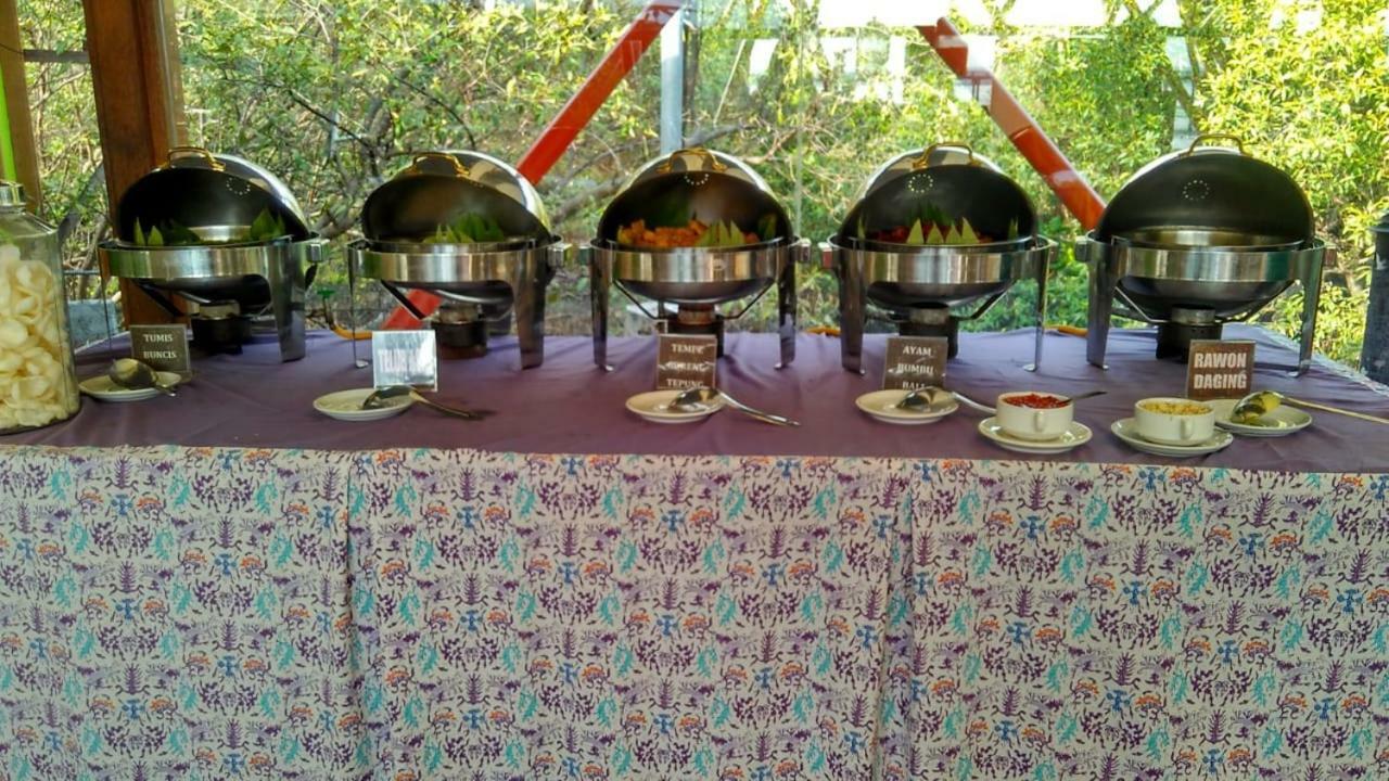Beejay Bakau Resort Probolinggo Buitenkant foto